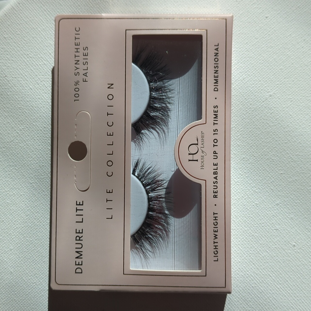 🆕 House of Lashes Demure Lite False Eyelashes